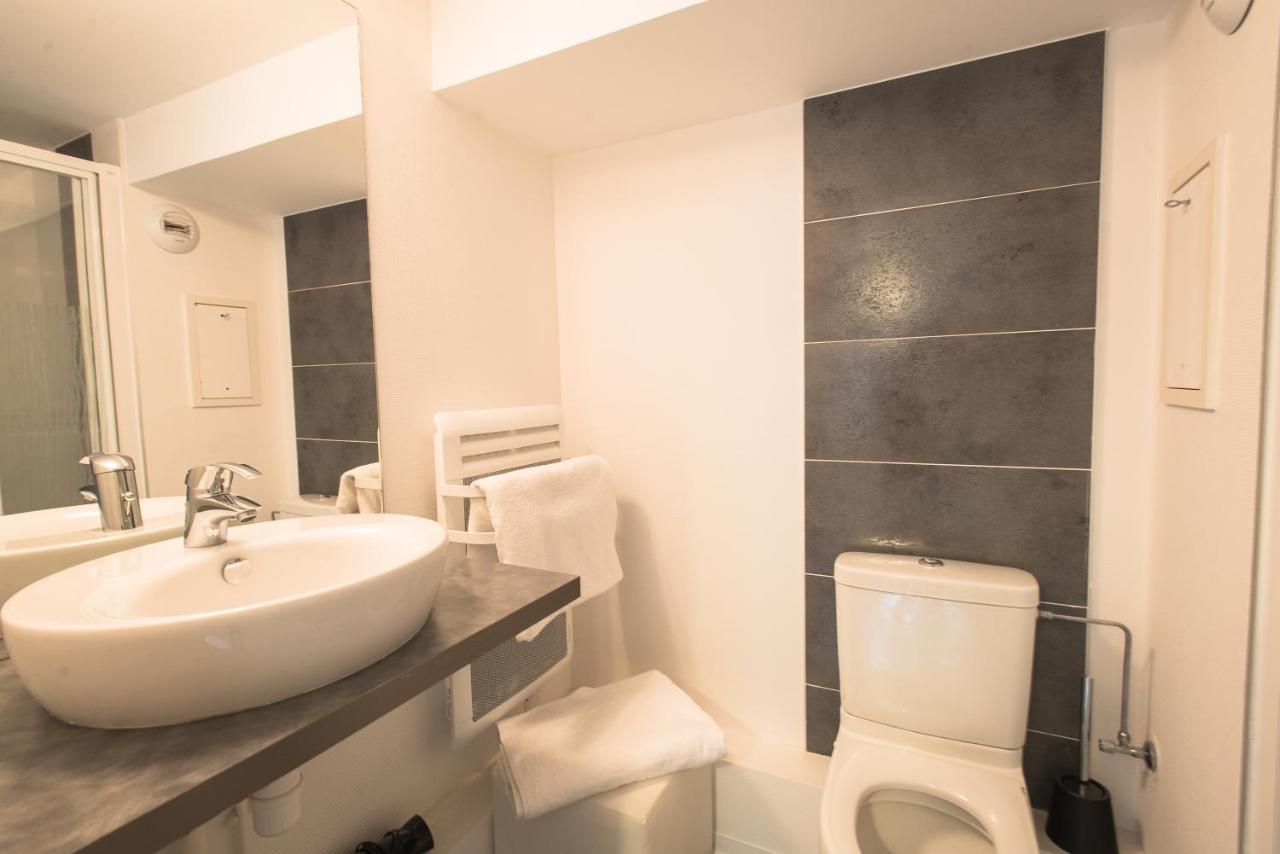 Deluxe One-Bedroom Apartment with Garden View