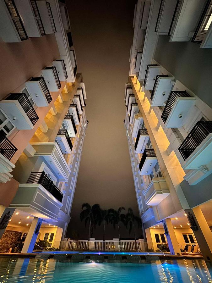 3 BR Spacious Condo at St Dominique Megaworld-11 guest Max - Bed and Breakfast Iloilo