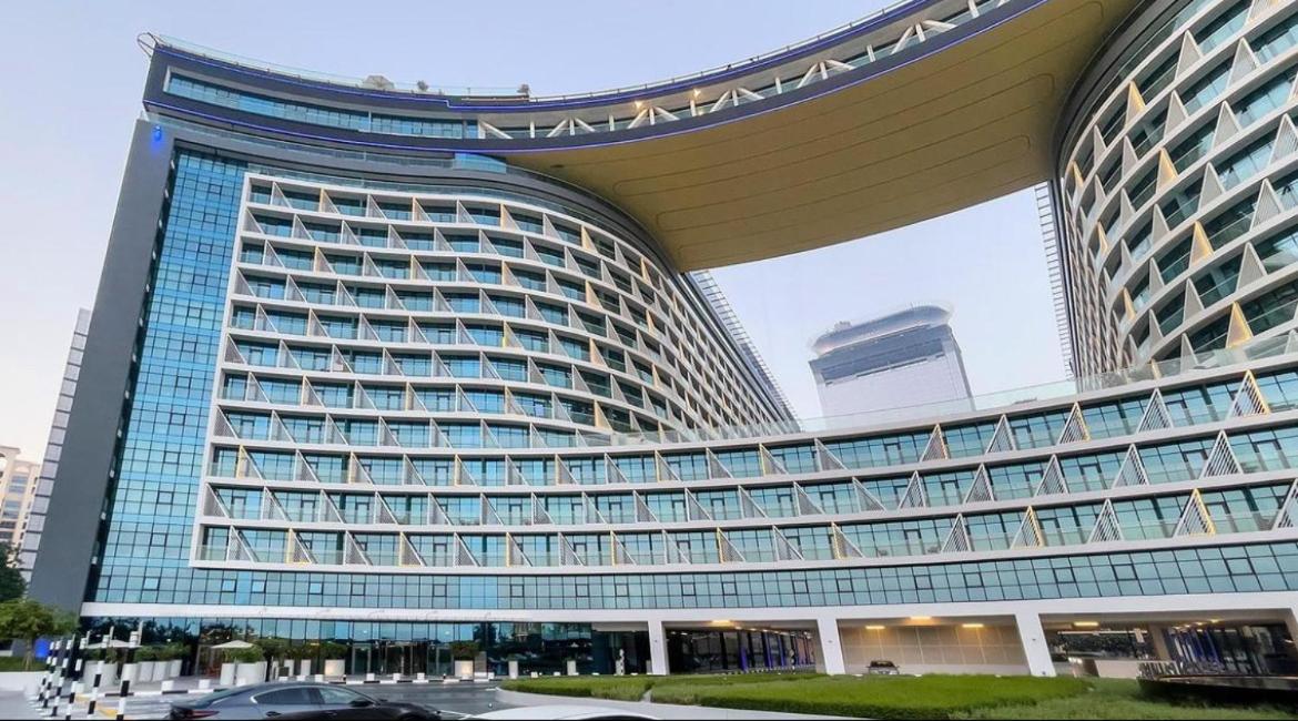 Seafront Escape Infinity Pool & Private Beach - Bed and Breakfast Dubai