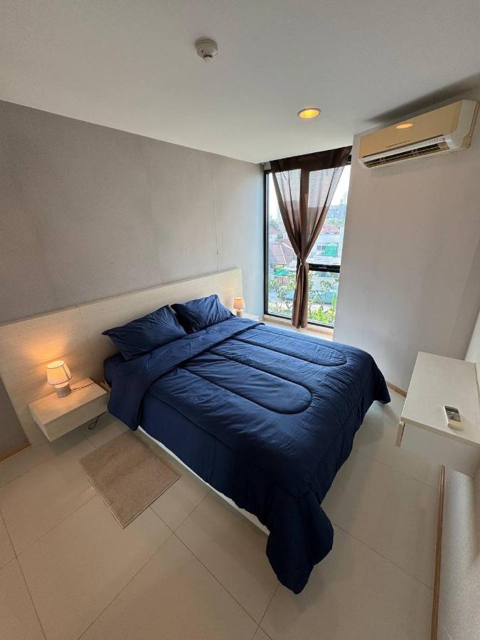 One-Bedroom Apartment with Balcony