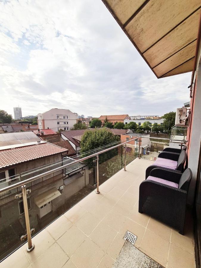 Stylish Penthouse with City View & Private Parking - B&B