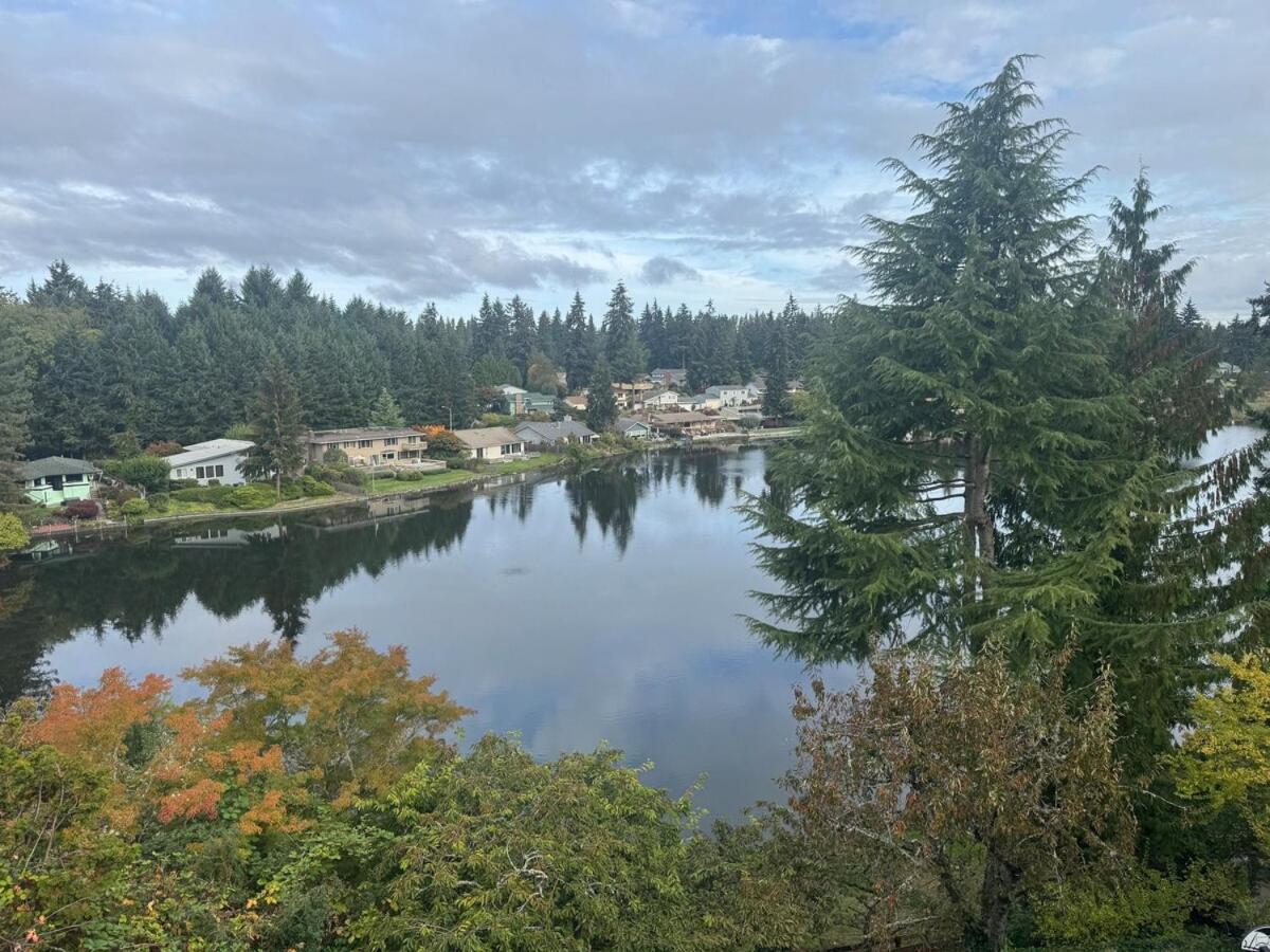Cozy House on a Lake - Ferienwohnung Federal Way