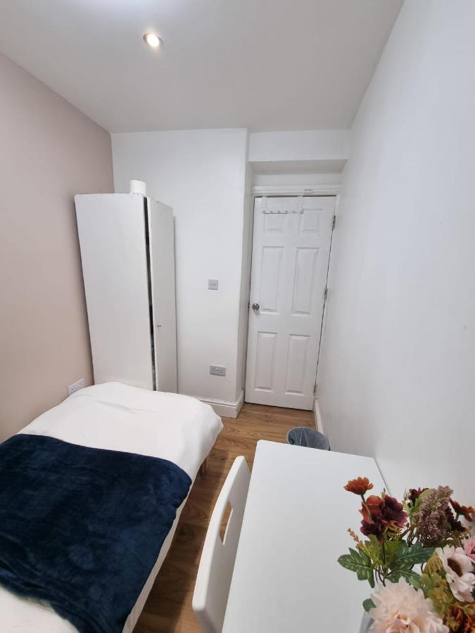 Single room Hayes, Heathrow, London, Free parking - Ferienwohnung Hayes