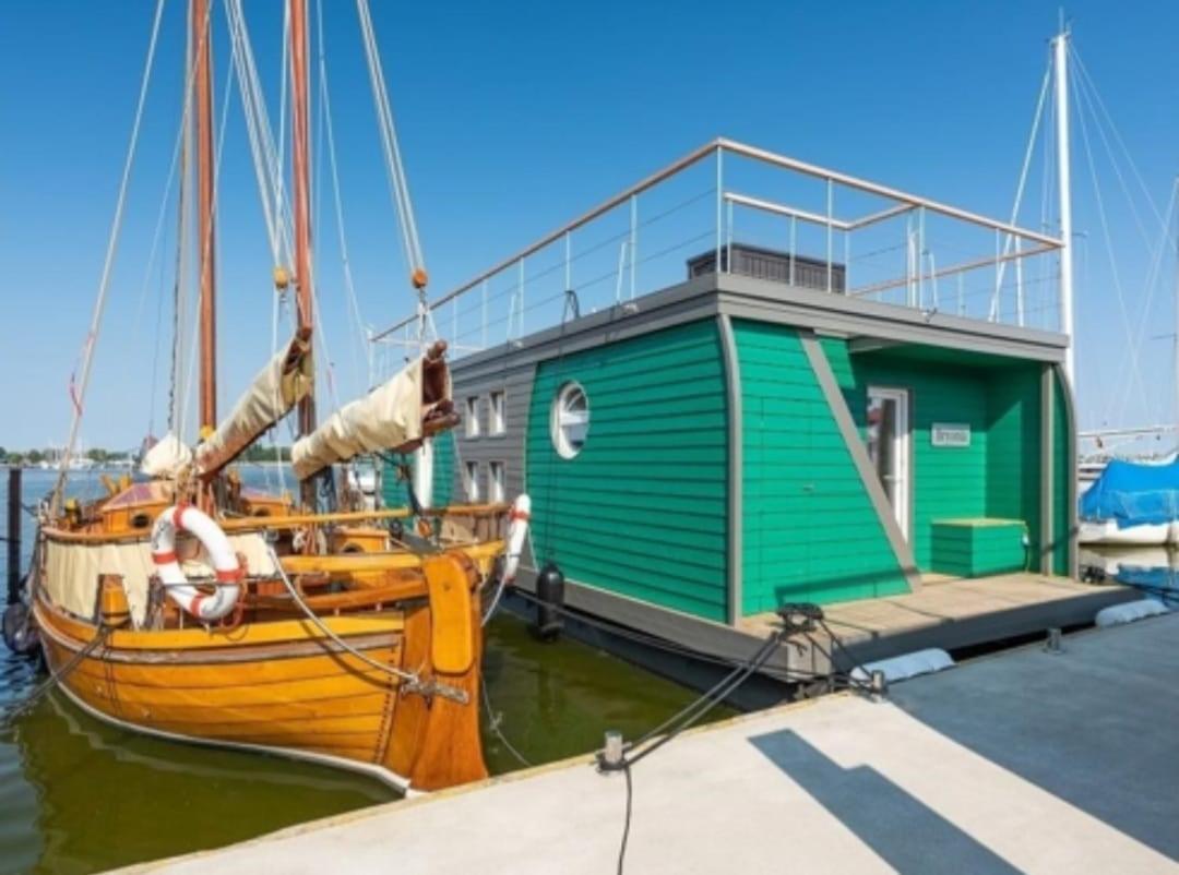 Hausboot Smaragd mit großem Sonnendeck und inklusive Wäschepaketen - B&B Barth
