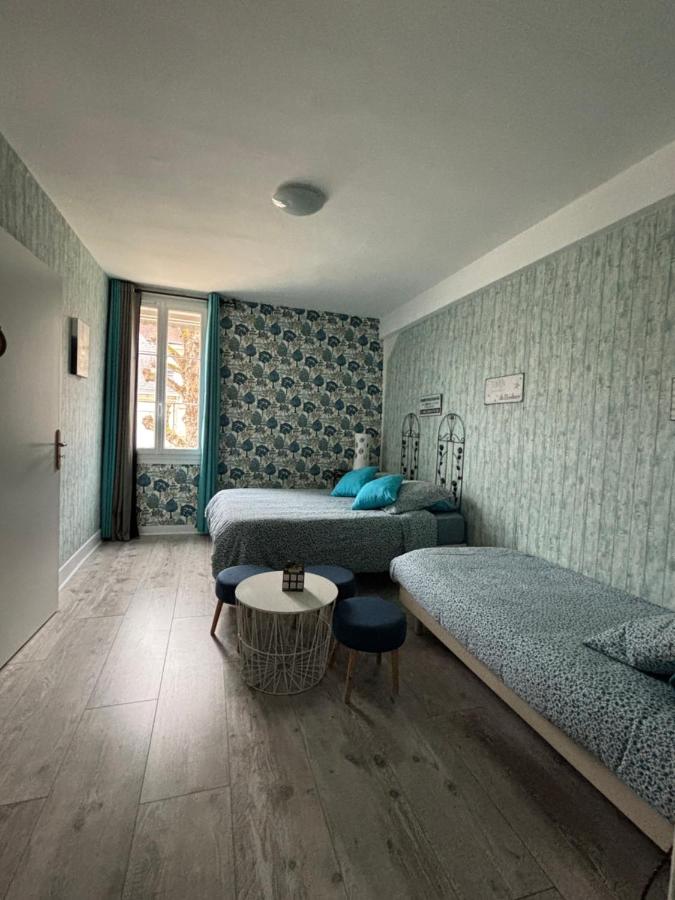 Habitación Triple con vistas al jardín