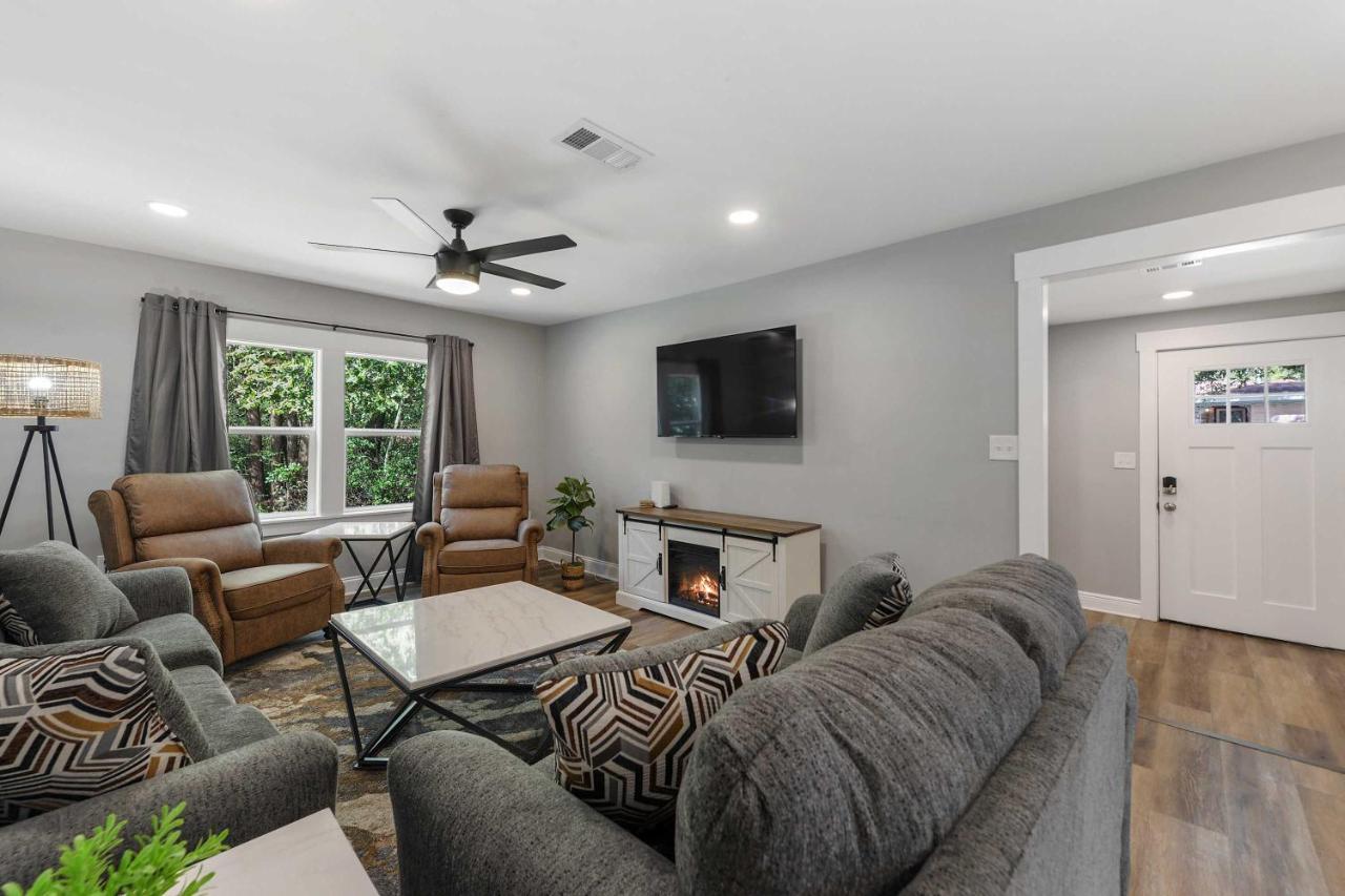 Coastal Casa -Charming 3 Bedroom House - B&B