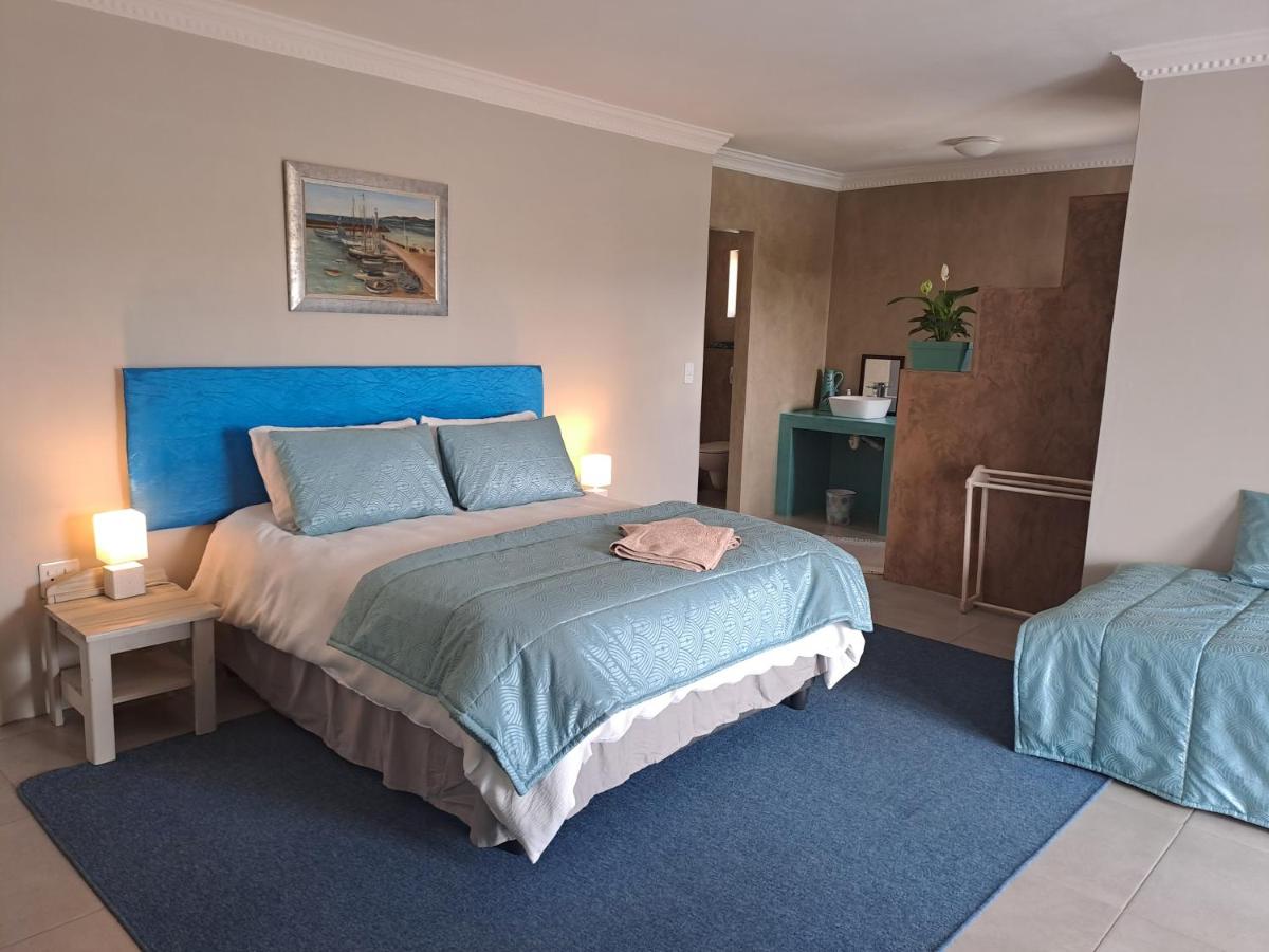 Zimmer mit Queensize-Bett und Balkon