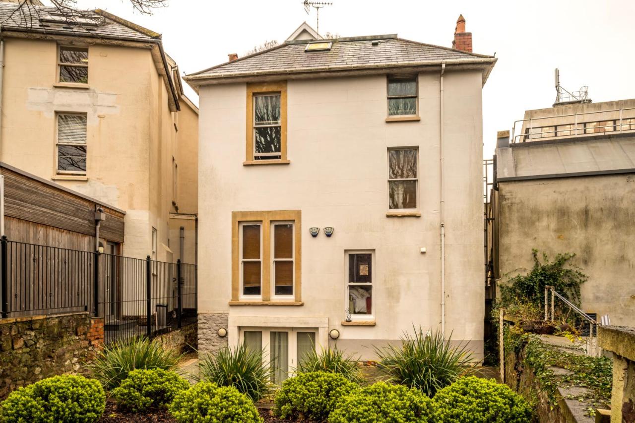 Complete Queens - Free Parking - AJ Apartments - B&B Brístol