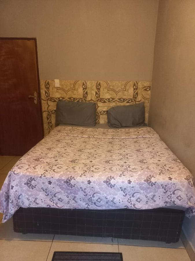 Blossoms Guest House - B&B