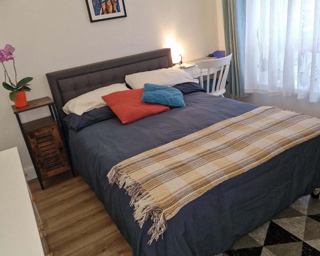 Cosy Cottage in Heart of Village - B&B