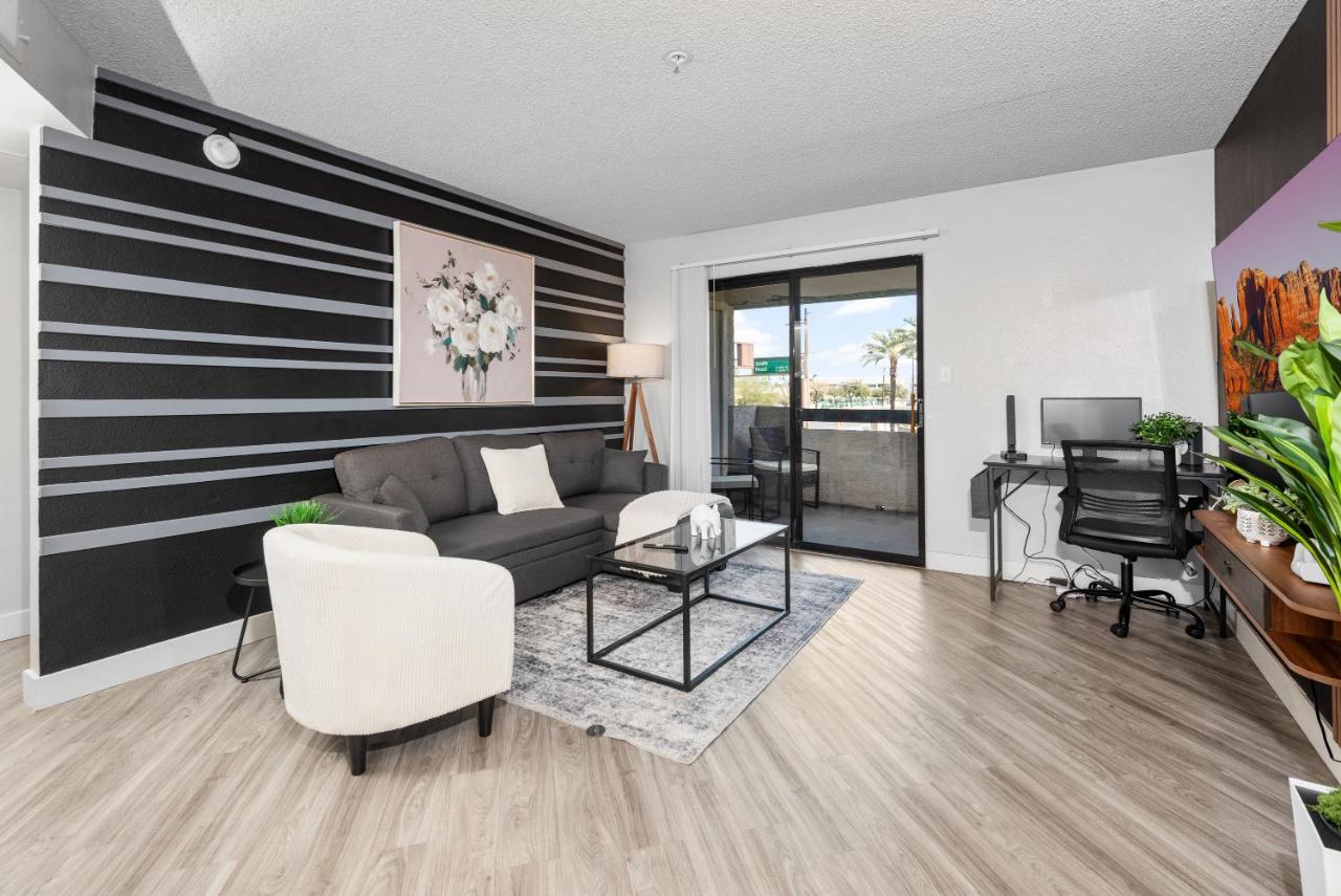 Chill 2BR Near ASU, Pool, Grill, Parking,Pet Frndly - B&B Tempe