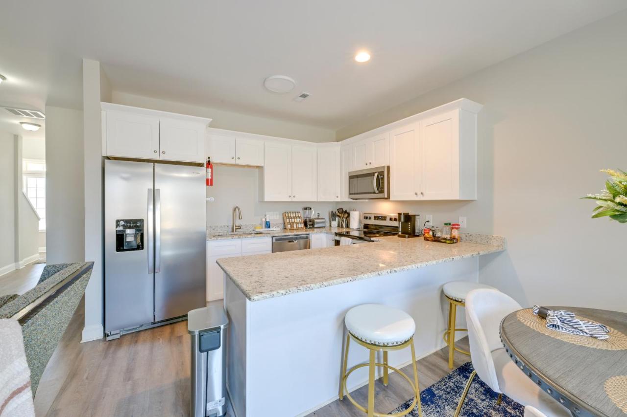 5 Mi to Charlotte Motor Speedway Cozy Townhome - Chambres d’hôtes Concord