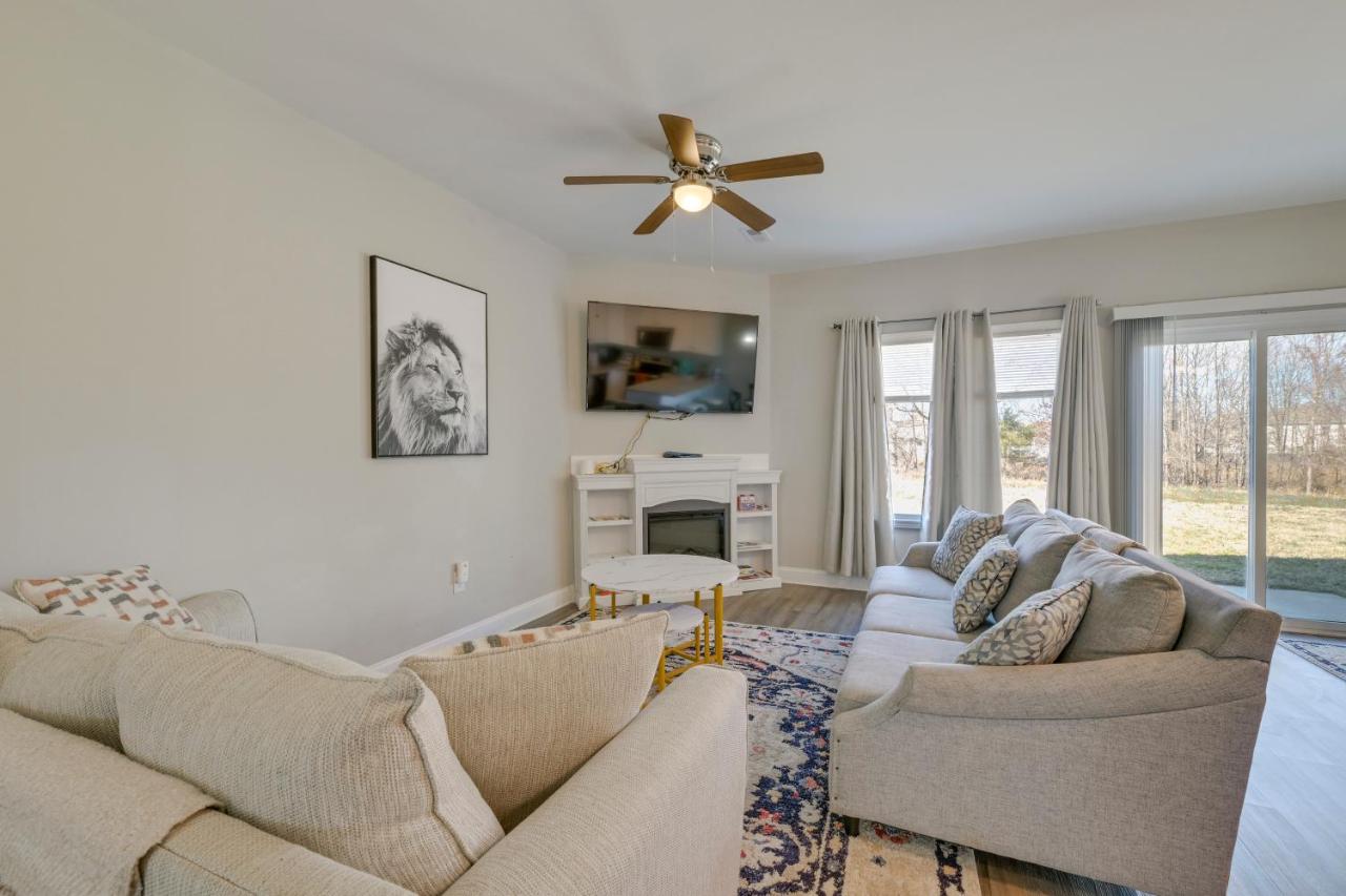 Stay and Play Spacious Concord Townhome Near Uptown - Ferienwohnung Concord