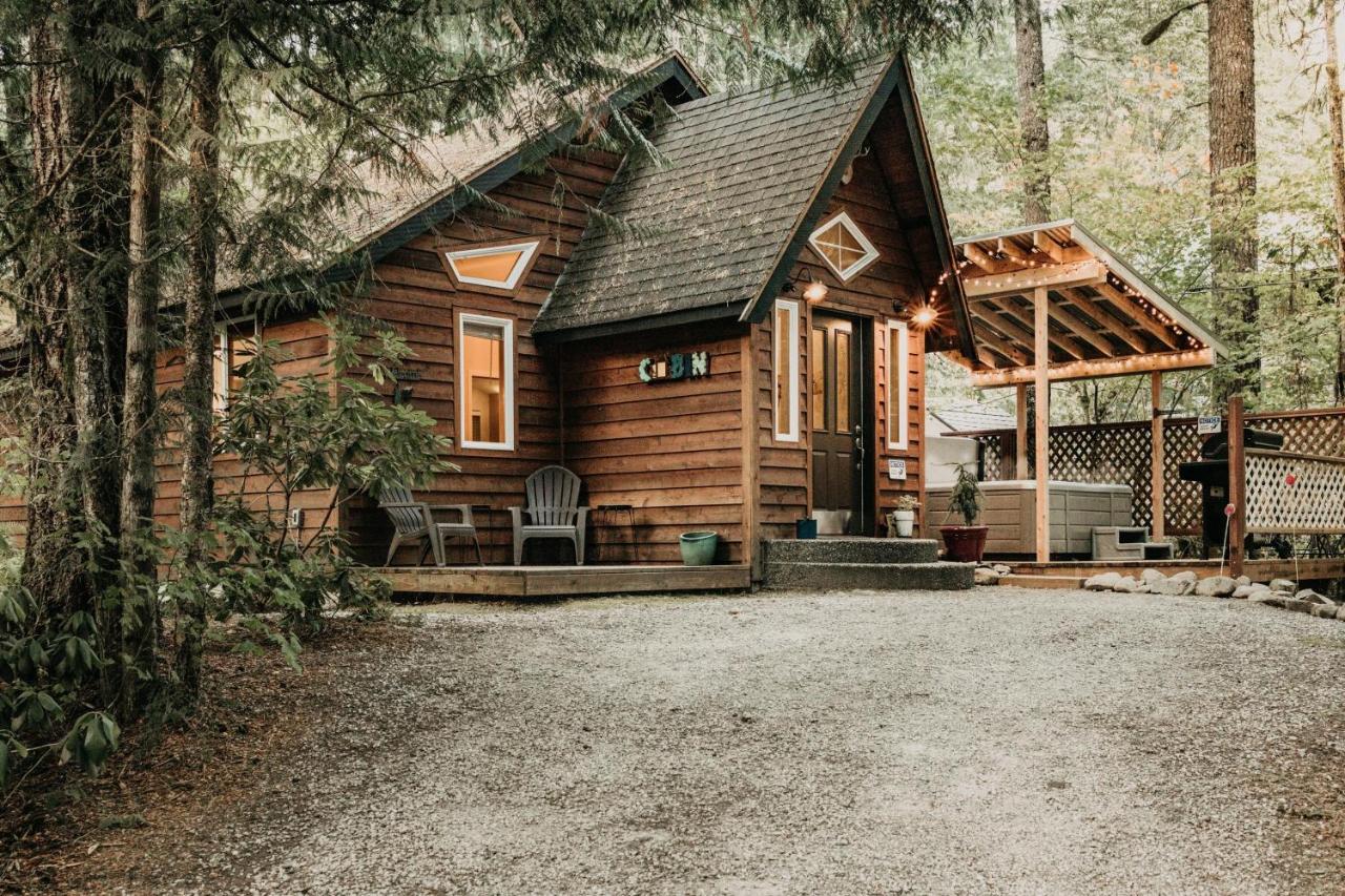 Glacier Springs Cabin #16 - Hot Tub - Wi-Fi - B&B