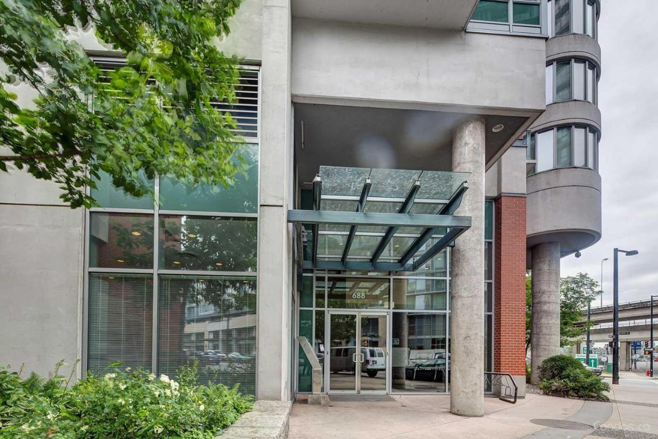 Stylish 2BD Condo in Downtown with Marina View - B&B