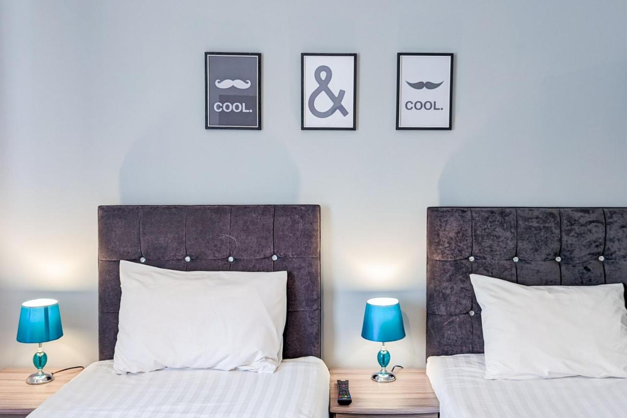 5-Bedroom Budget Contractor House with 10 Beds Free Parking and Free WiFi - Outfield Homes by Your Lettings Short Lets & Serviced Accommodation Peterborough - B&B Peterborough