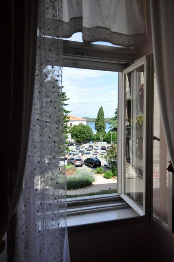 Amphiteater Art Apartman - Ferienwohnung Pula