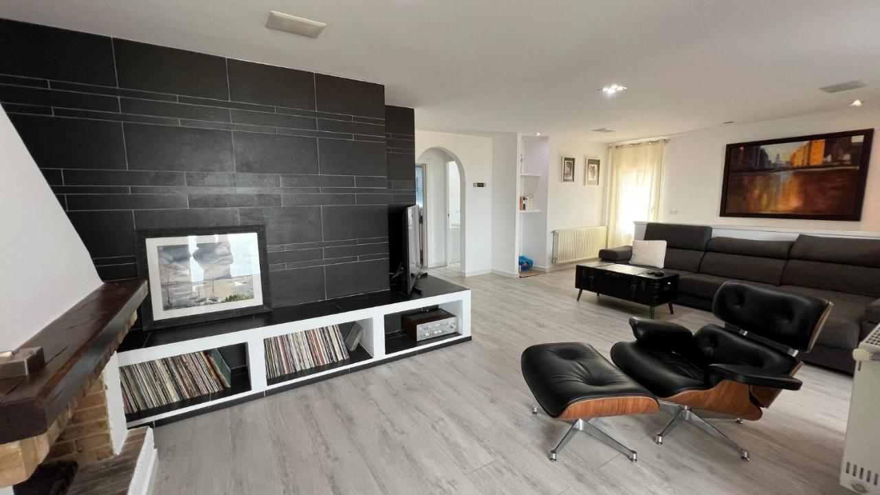 Preciosa Casa en Roses con Vistas al Pueblo y al mar AV-33 - Chambres d'hôtes Roses