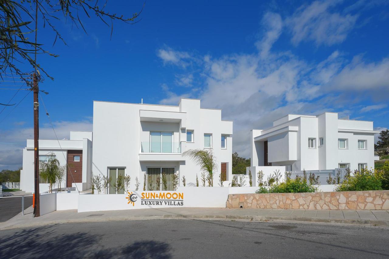 Sun and Moon Luxury Villas Ayia Napa - B&B