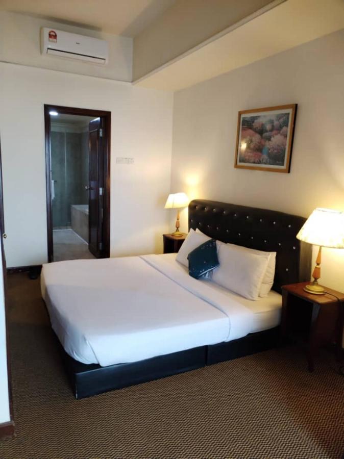 One-Bedroom Apartment with City View