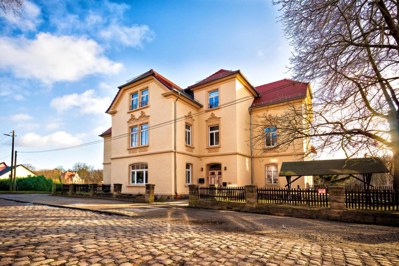 FeWo Droyßig Villa Edelgard - Bed and Breakfast