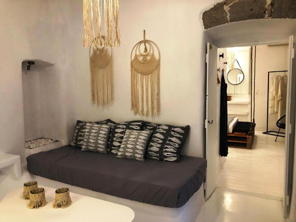 Milos Heritage Home 1883 - Bed and Breakfast Adámas