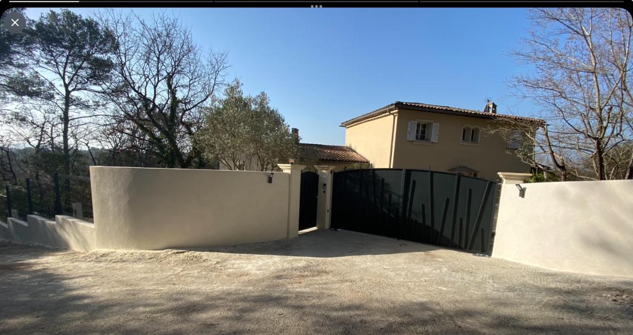 Bastide à Trans en Provence avec piscine et vue sur le massif des Maures - B&B