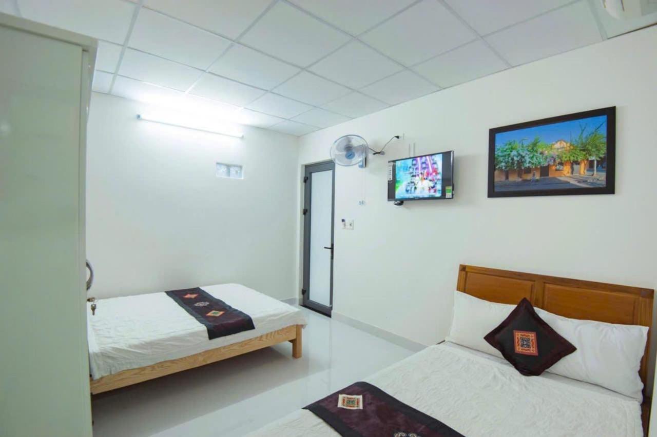 Economy Triple Room