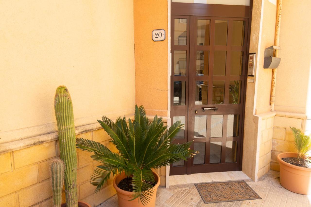 Un Girasole sul Mare - Rooms & Apartment - B&B Trapani