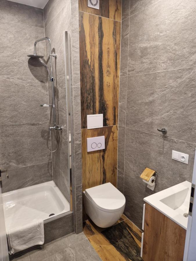 Zweibettzimmer mit Gemeinschafts-WC