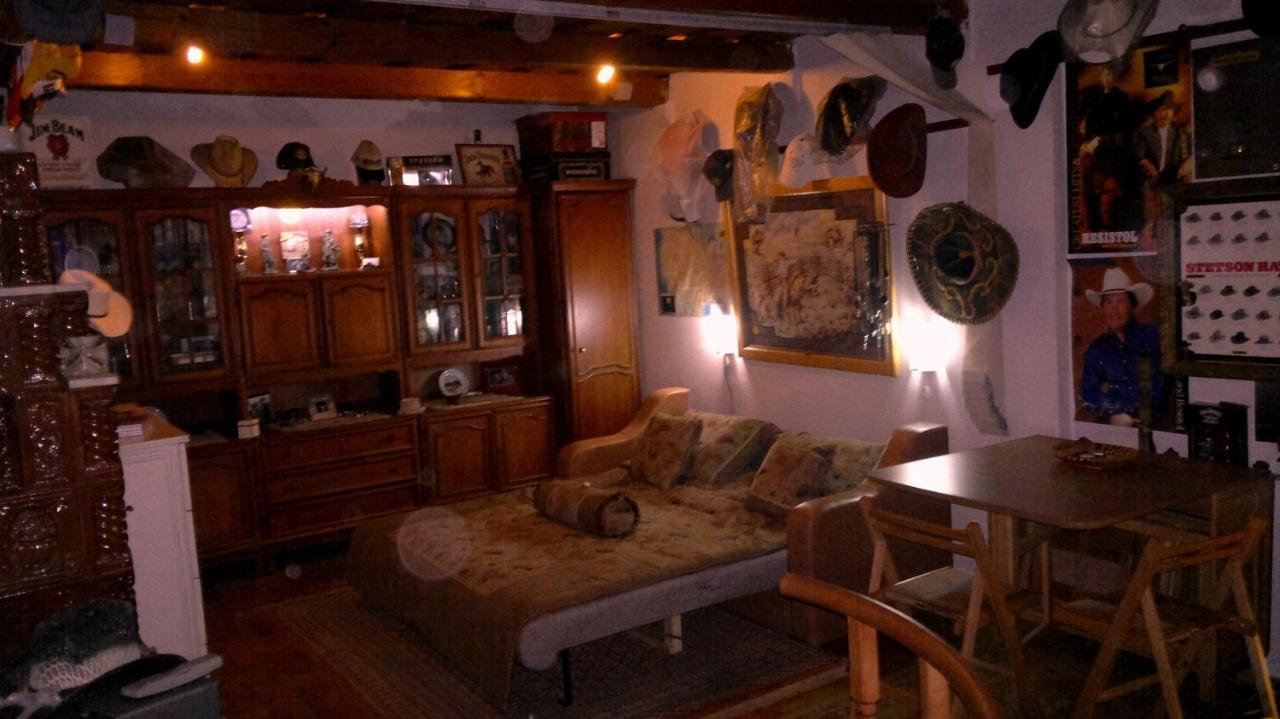 Hat Room