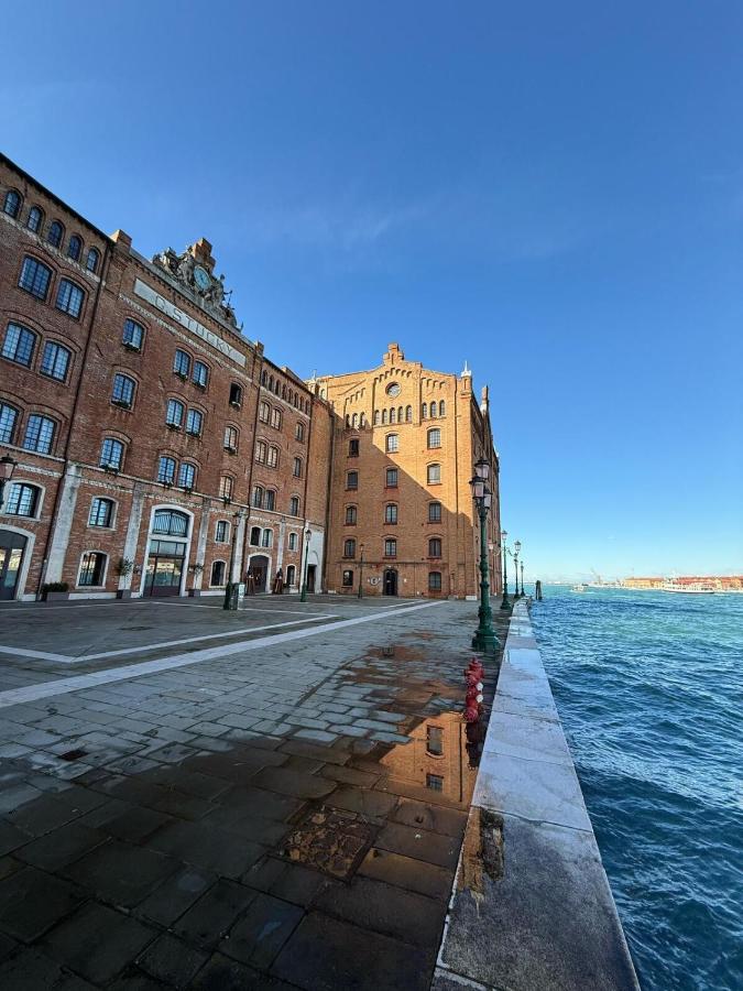 Molino Stucky Chimera - Canal View - B&B Venice