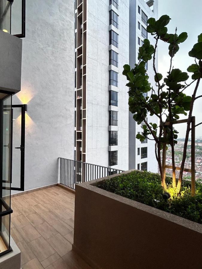 Sky Trees Bukit Indah AEON Netflix A16 - B&B