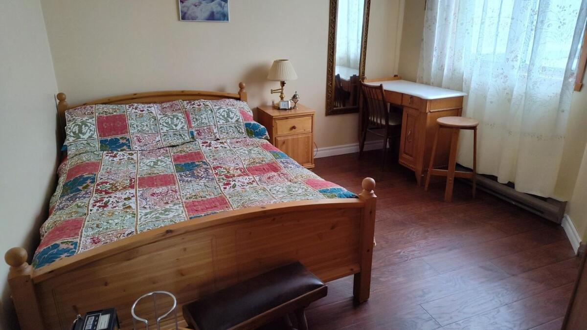 Family-Friendly in Quiet Laval Neighborhood - B&B