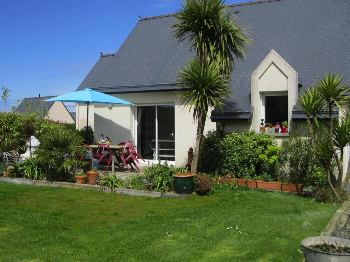 Palm garden holiday home near coast, Pleubian - B&B