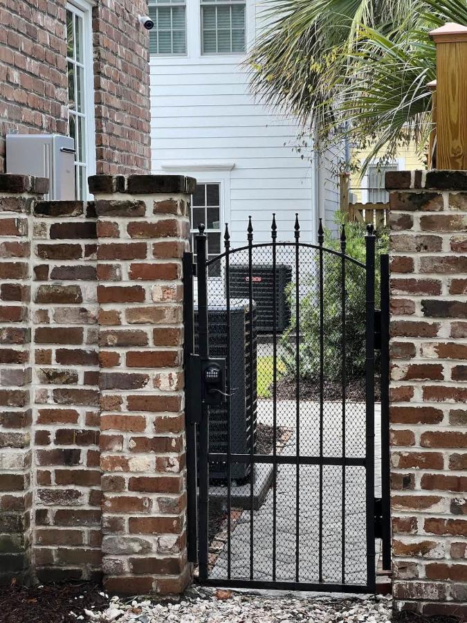 Spacious 3-Floor Downtown Retreat - Prime Location - B&B Savannah