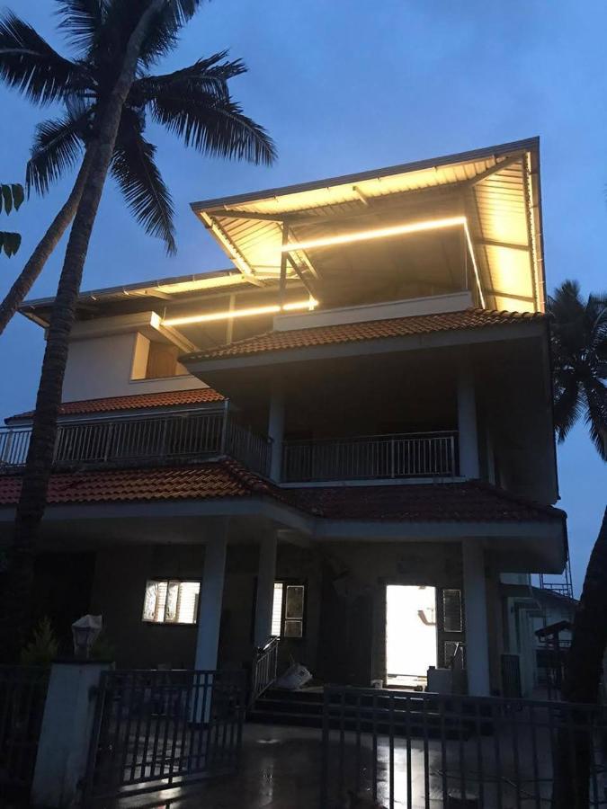 Tauro's Haven Homestay - Charming 3BHK, 4Bath Home - Bed and Breakfast Mangaluru