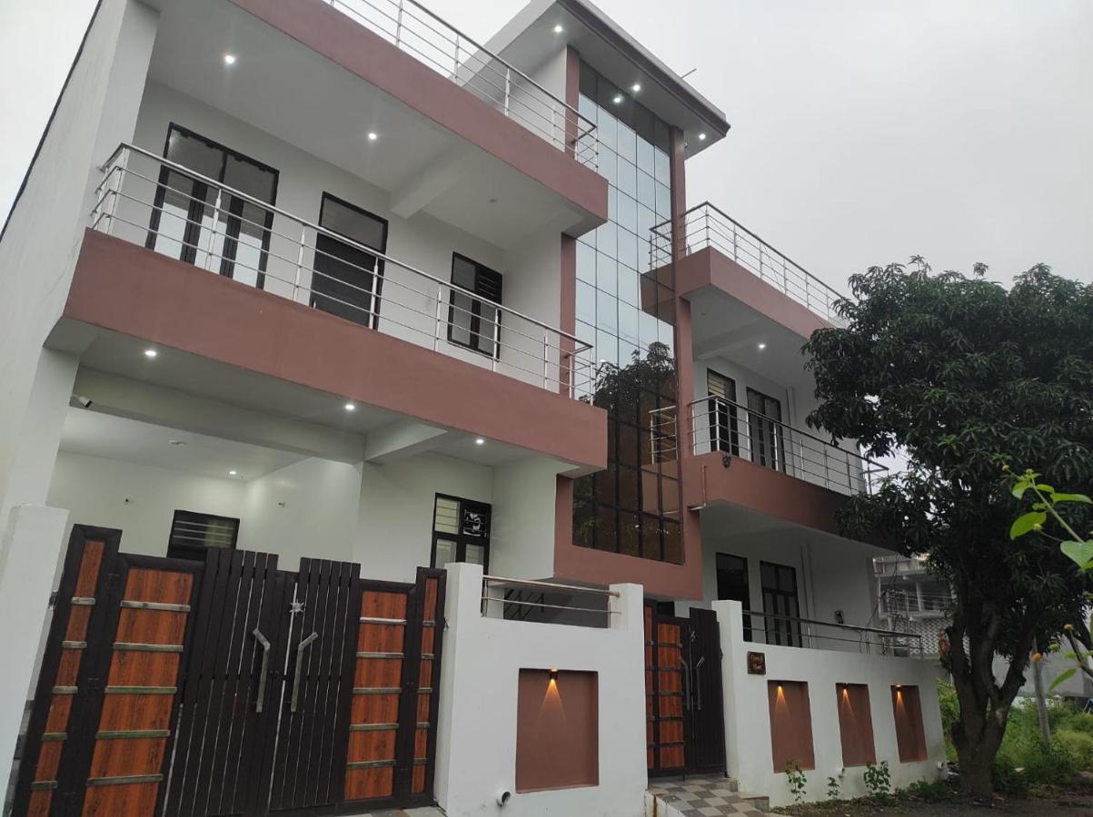 Guruji Homestay Near UPES Collage - B&B Jhājra