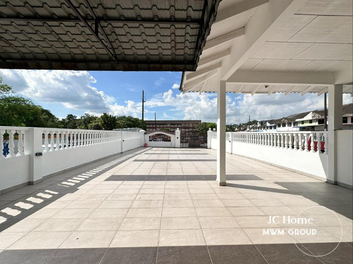 Kempas Family Suites Homestay - B&B