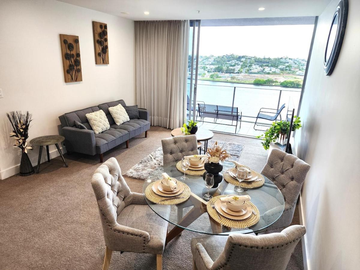 Spacious River View Escape with Free Secure Park - 2BR, 2BA and Sofa Bed - Bed and Breakfast