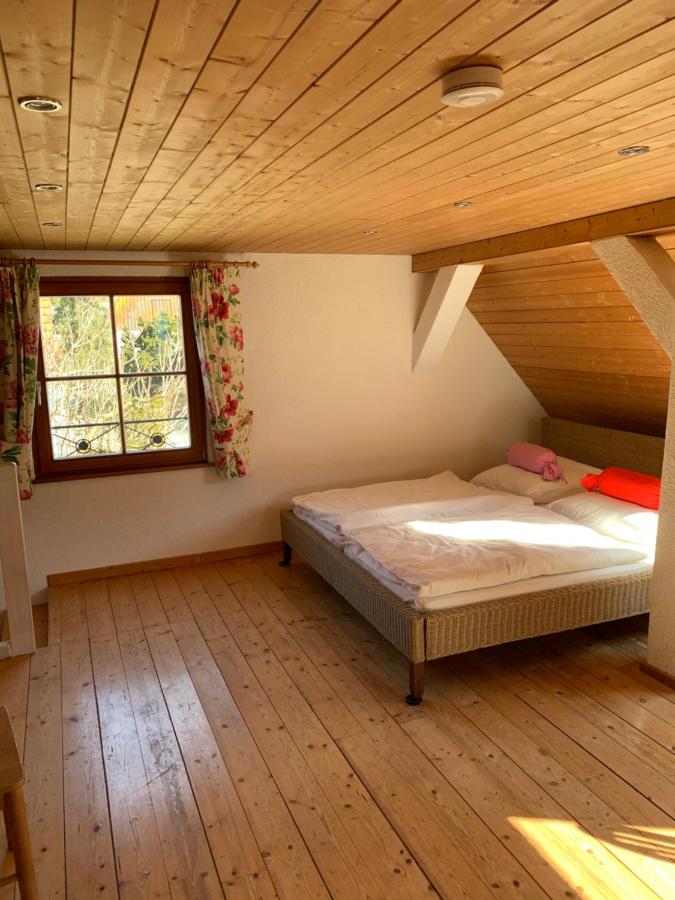 Barbarahof Ferienwohnung Pfingstrose, zweiter Stock - Chambres d'hôtes Markdorf