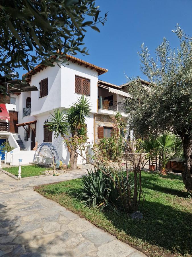 Mamidaki Beach House - B&B