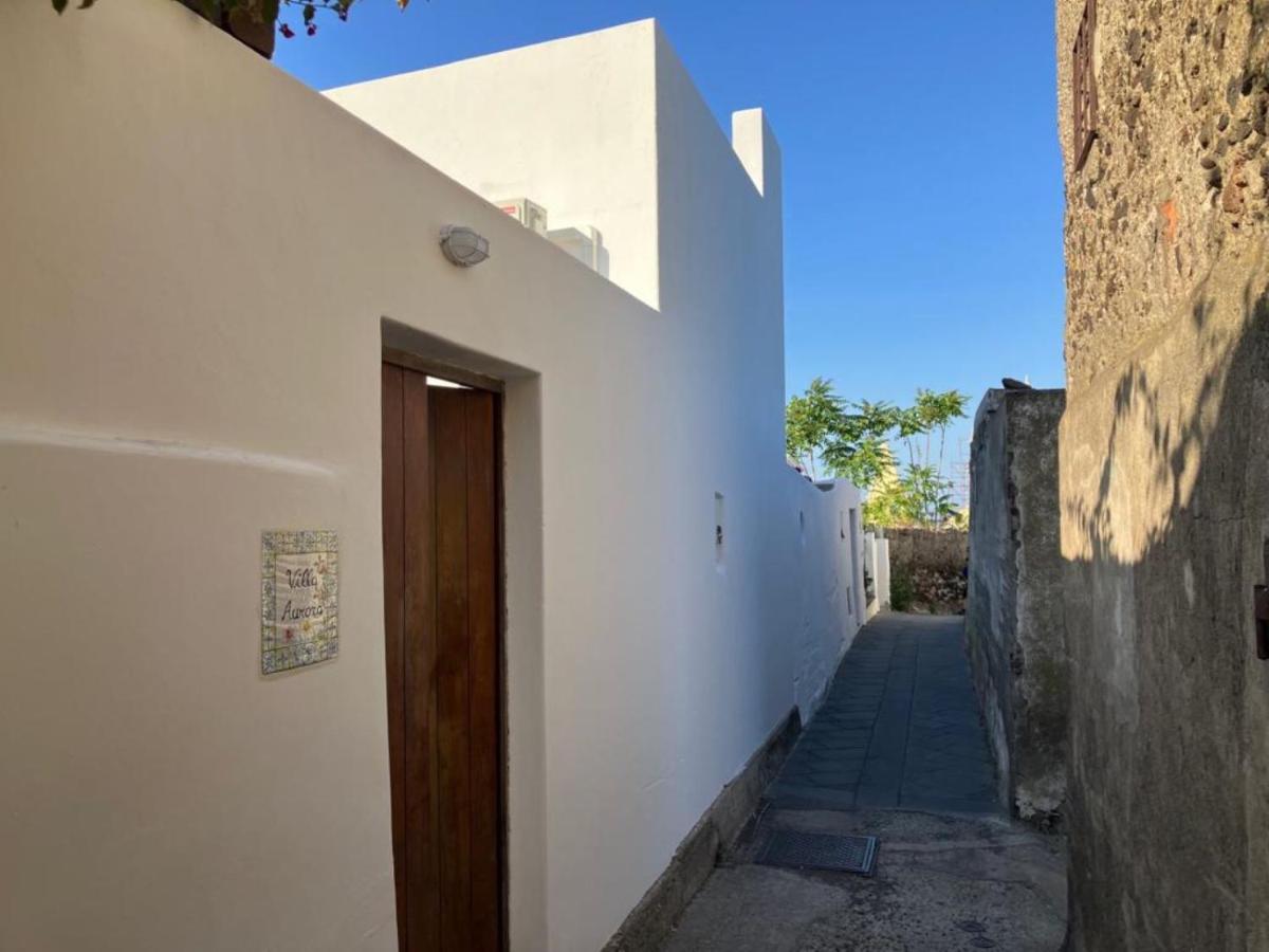 Villa Aurora con vista mozzafiato su Strombolicchio - B&B Stromboli