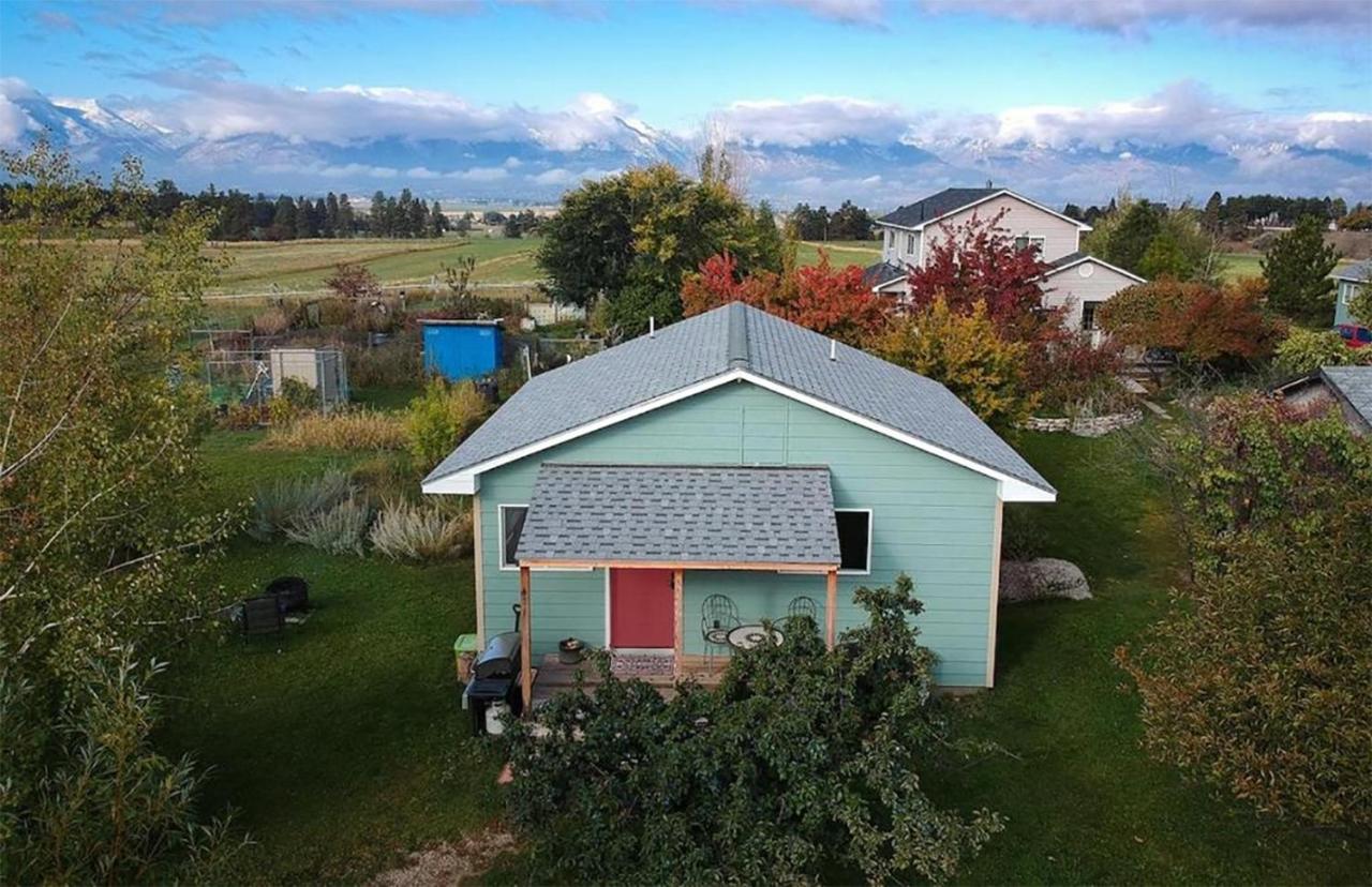 Peaceful Vacation Getaway, Private Yard, Hot Tub, 360 Views, Cozy Cottage in the heart of the Bitterroot Valley, Sage Cottage 406 - Ferienwohnung