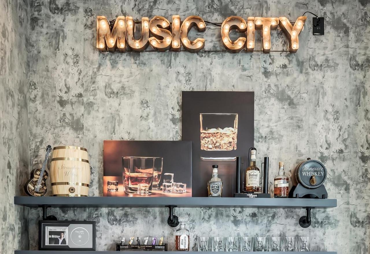 Studio C on Music Row, 4 Min Broadway - B&B Nashville