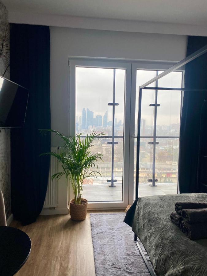 Chillout View & Pleasure Apartment - Wola Tower 15th floor - Chambres d'hôtes Varsovie