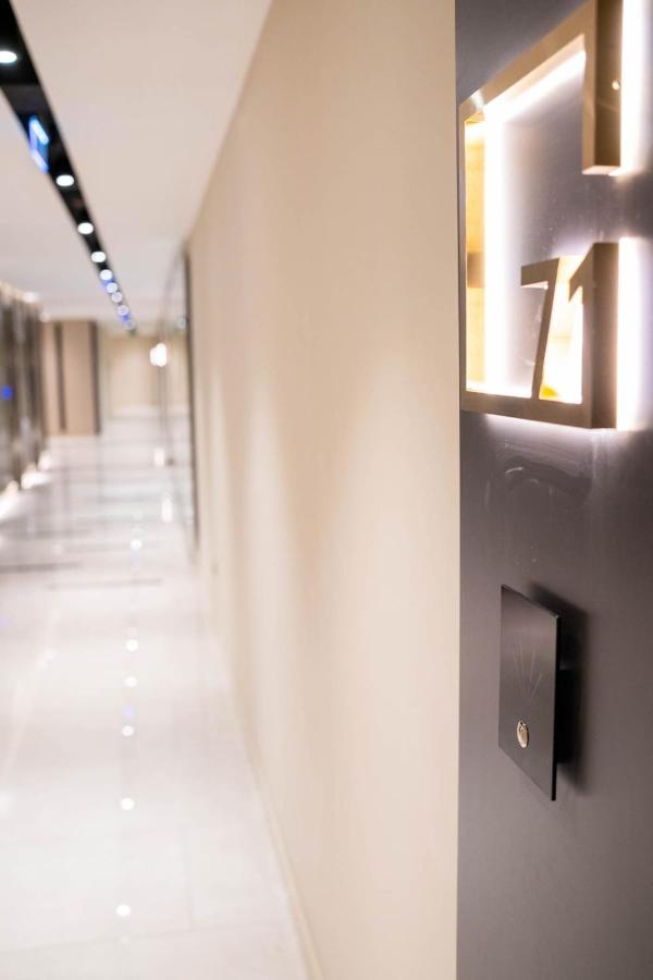 Diamond's New Royal Suite in Skopje with Free Private Parking and Stunning Mountain Views - B&B Skopje