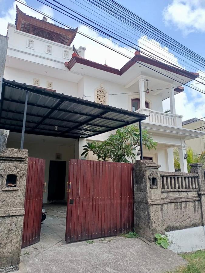 House of Nyoman 3 Bed rooms - B&B Jimbaran
