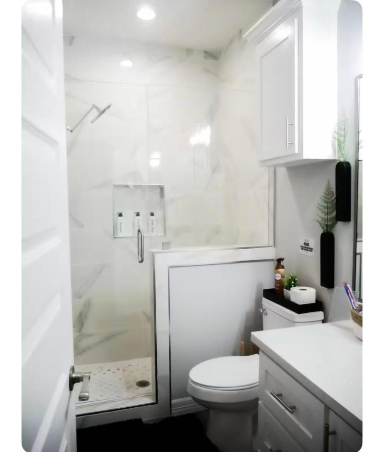 Premier Luxe Villa - B&B Weslaco