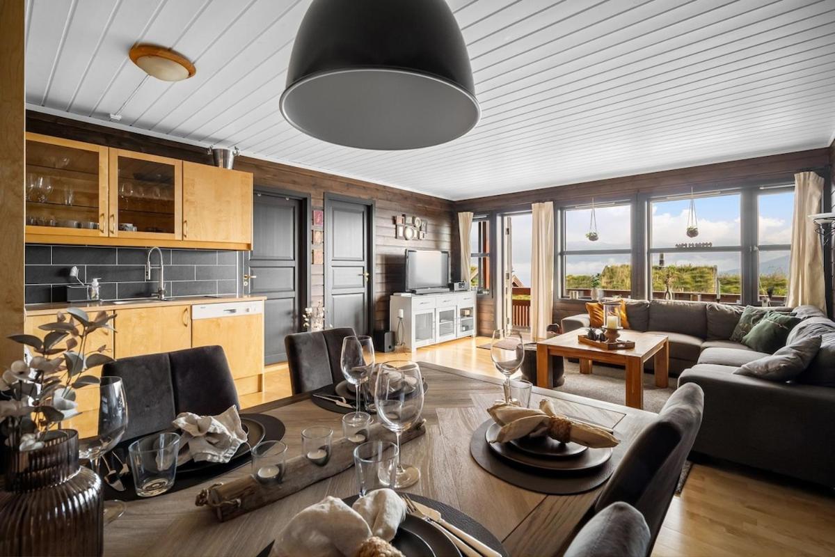 Lovely apartment with amazing view and sauna - B&B Skulestadmo